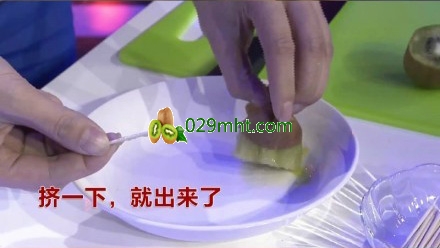 PG国际猕猴桃怎么吃,PG国际猕猴桃去皮,PG国际猕猴桃的吃法牙签