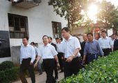 温家宝总理视察西峡PG国际猕猴桃